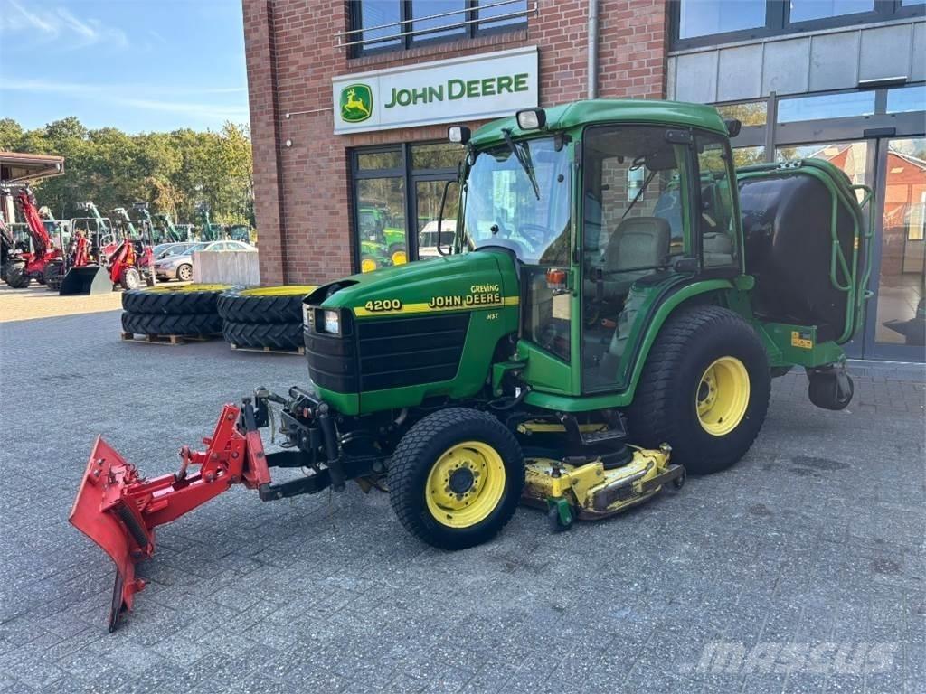 John Deere 4200 Naudoti kompaktiški traktoriai
