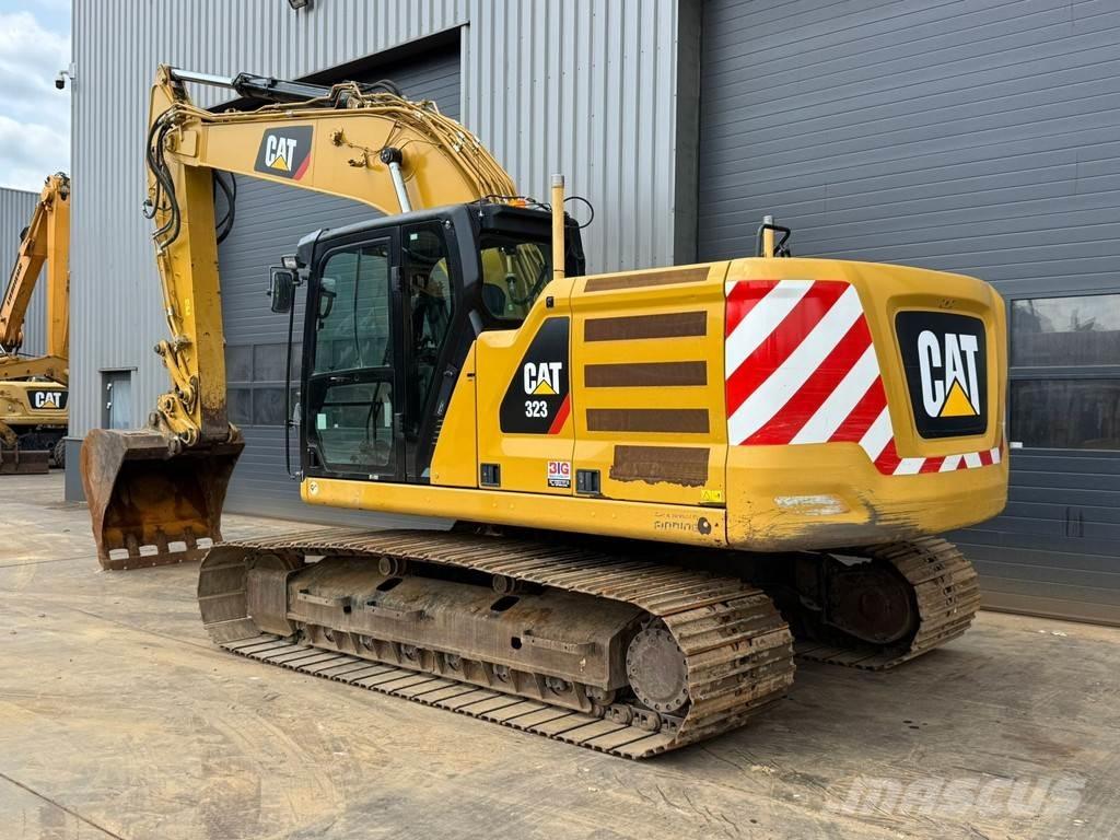 CAT 323 Vikšriniai ekskavatoriai