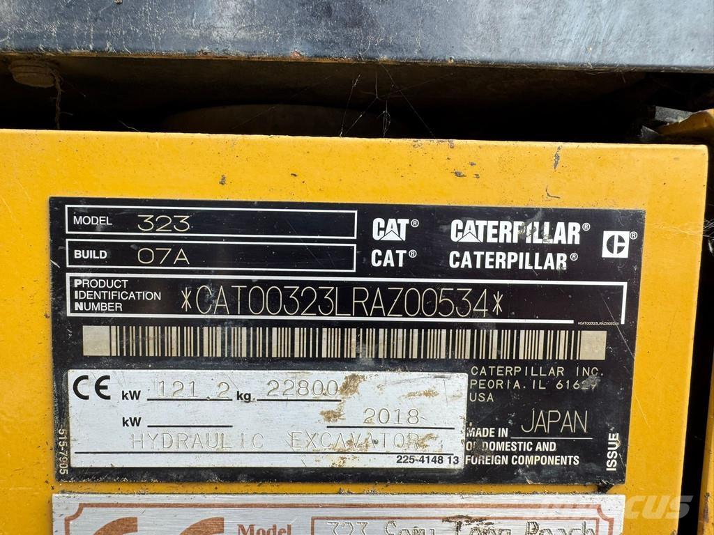 CAT 323 Vikšriniai ekskavatoriai