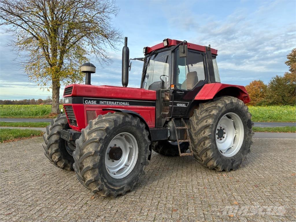 Case IH 1255 Traktoriai