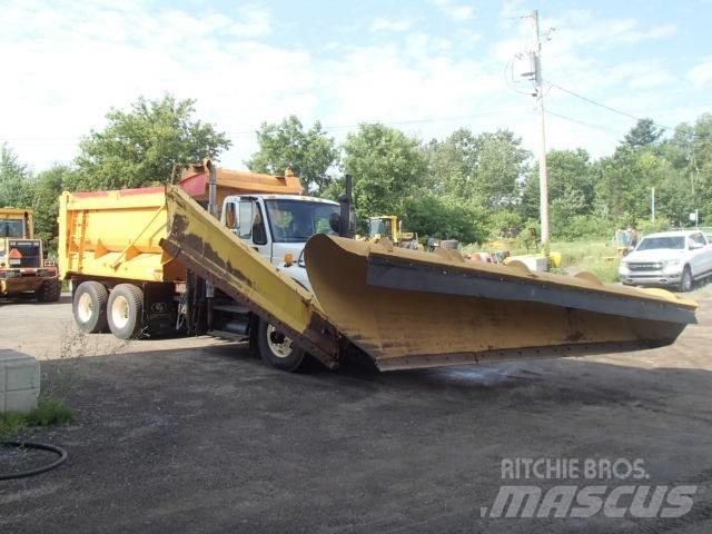 International 7400 Sniego peiliai ir valytuvai