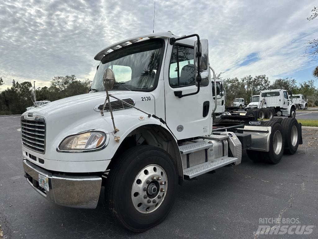Freightliner M2 Gėrimų tiekimo sunkvežimiai