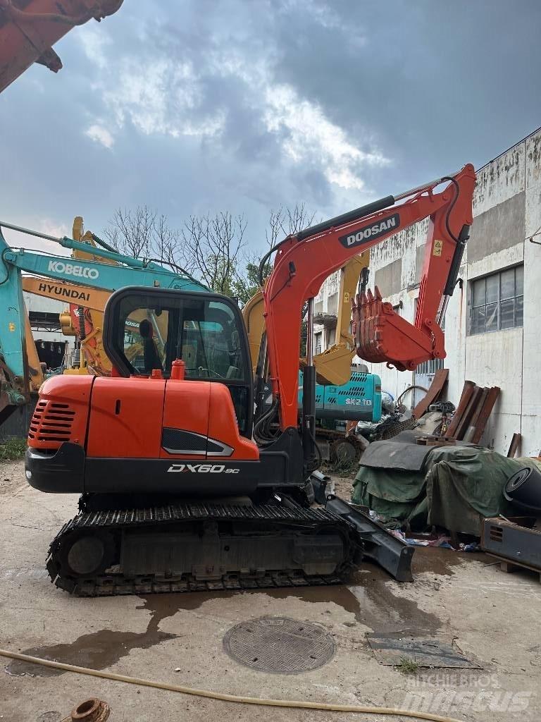 Doosan DX 60 Vidutinės galios ekskavatoriai 7-12 t