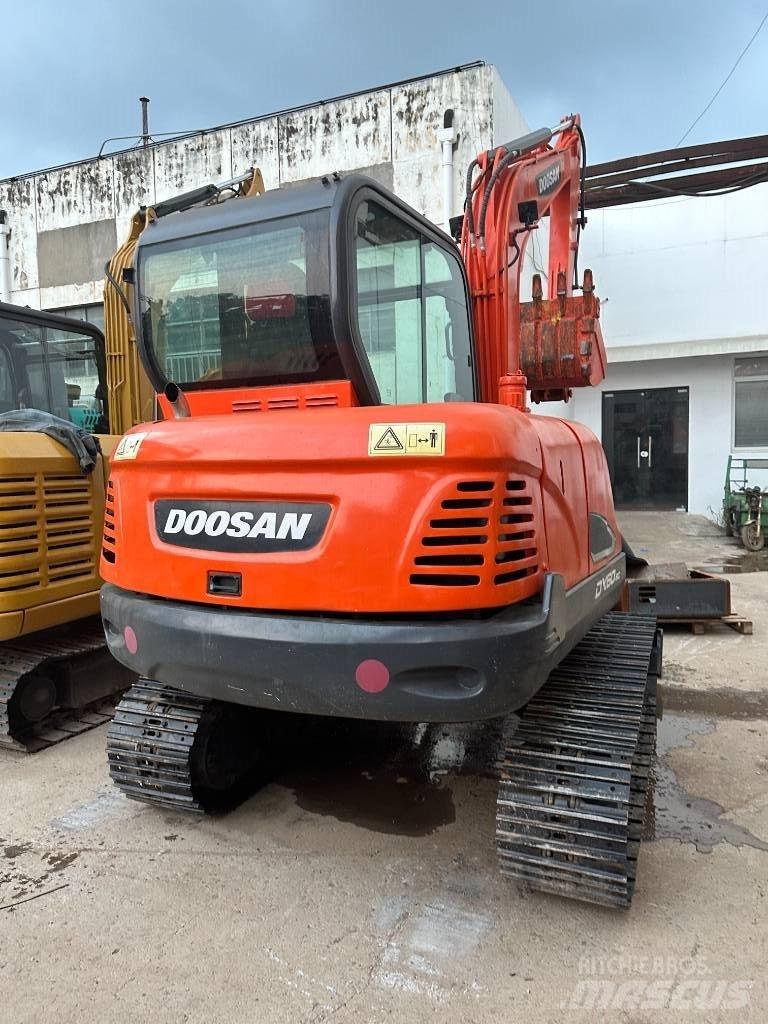Doosan DX 60 Vidutinės galios ekskavatoriai 7-12 t