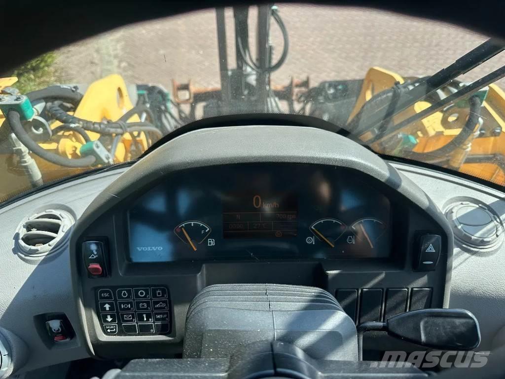 Volvo L70 F Naudoti ratiniai krautuvai