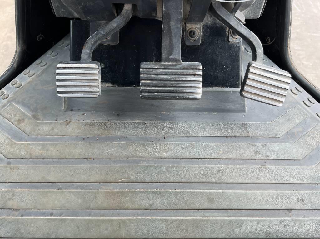 CAT 140M2 AWD Greideriai