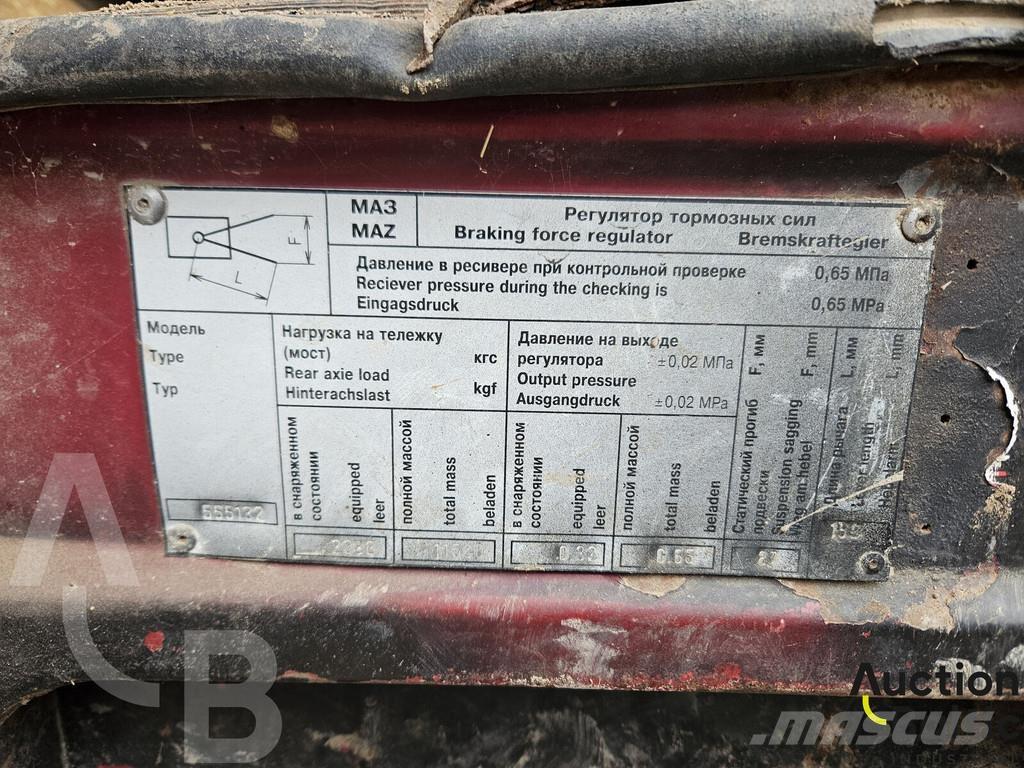 MAZ 555132 Savivarčių priekabų vilkikai