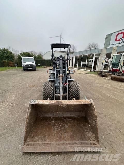 GiANT G2200 HD Naudoti ratiniai krautuvai