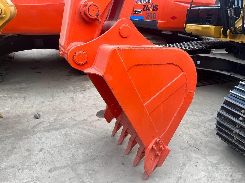 Hitachi 130 Vikšriniai ekskavatoriai