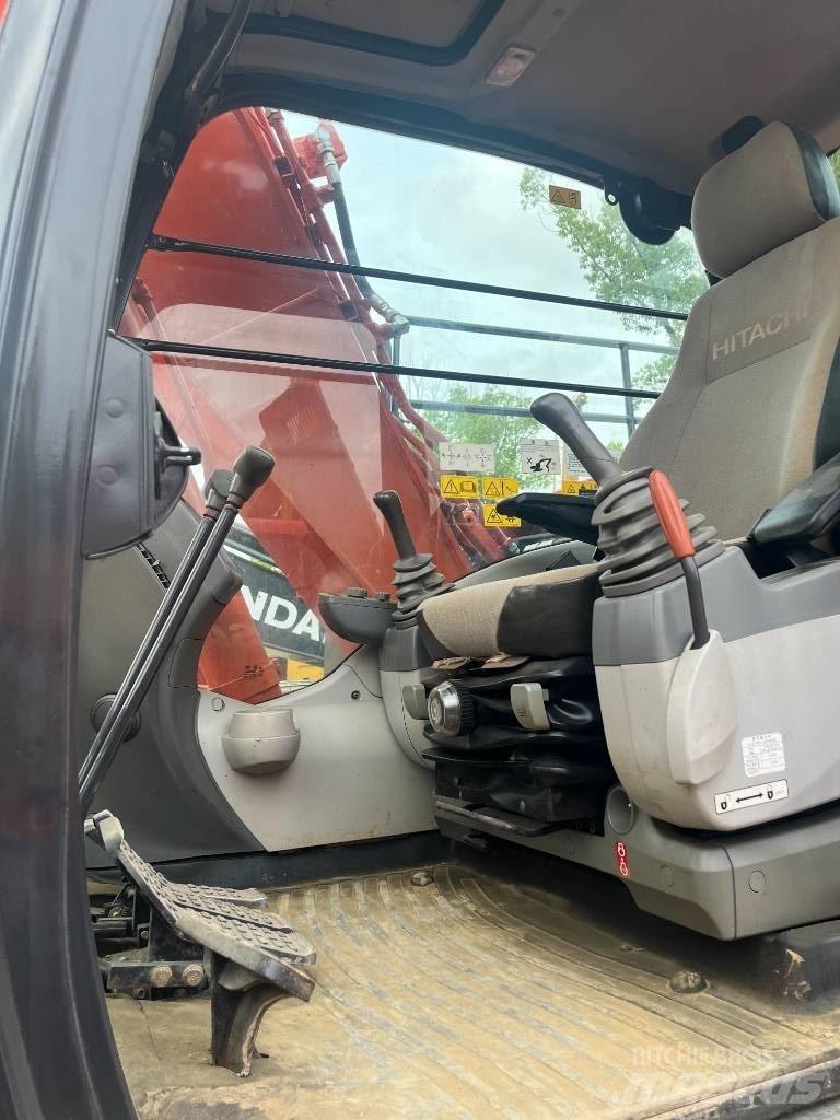 Hitachi 130 Vikšriniai ekskavatoriai