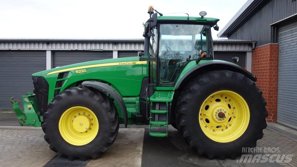 John Deere 8230 ILS Traktoriai