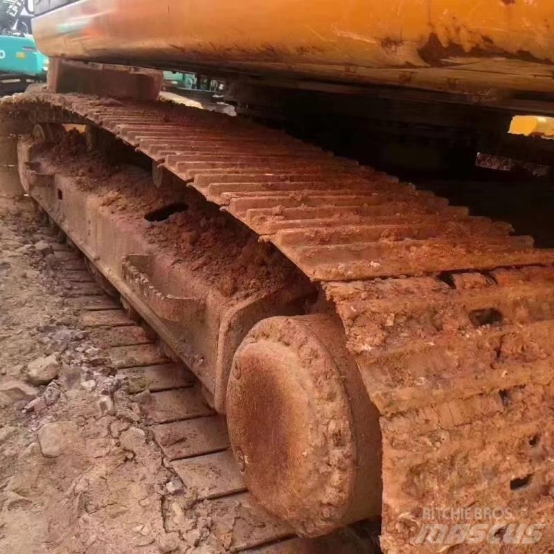 CAT 324 Vikšriniai ekskavatoriai