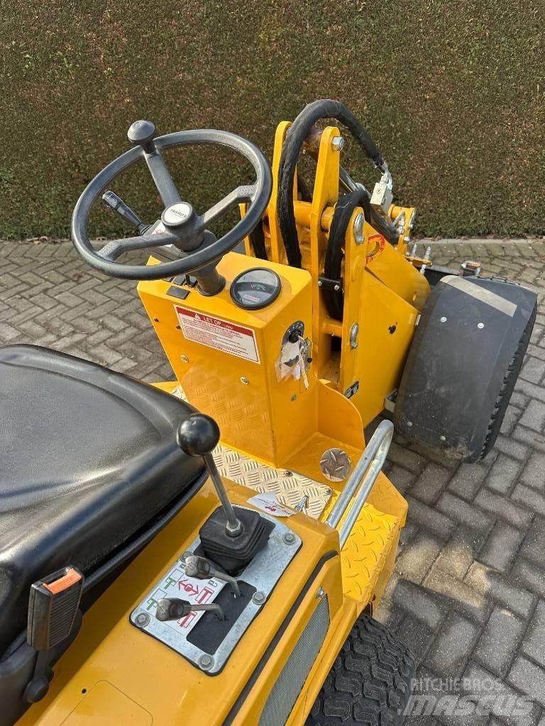 Knikmops KM 130 Daugiafunkciniai pakrovėjai