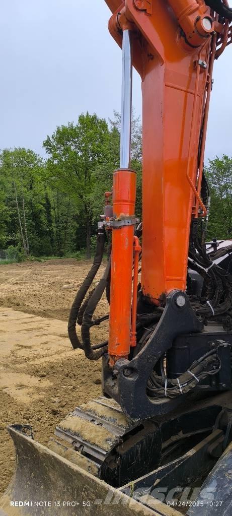 Hitachi Zaxis 85 USB Vidutinės galios ekskavatoriai 7-12 t