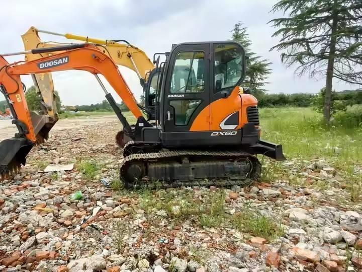 Doosan DX 60 Vikšriniai ekskavatoriai