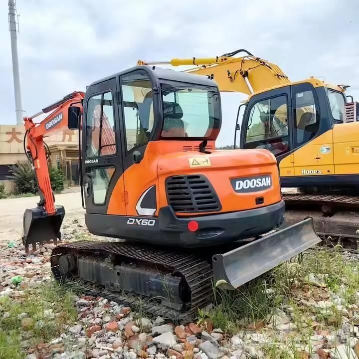 Doosan DX 60 Vikšriniai ekskavatoriai