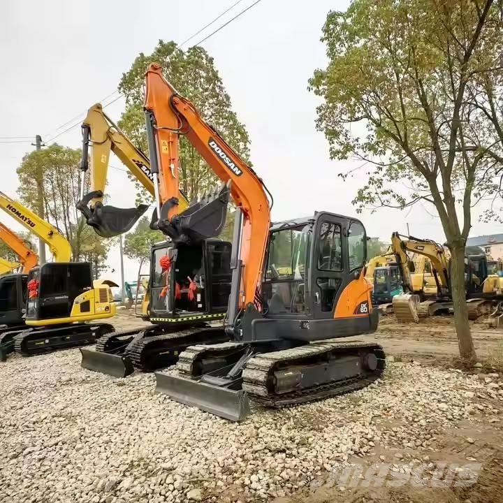 Doosan DX 60 Vikšriniai ekskavatoriai