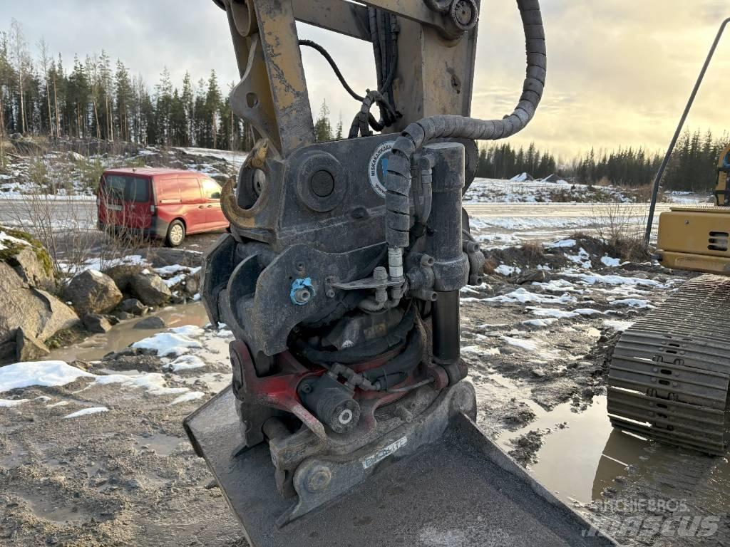 CAT 313F Vikšriniai ekskavatoriai