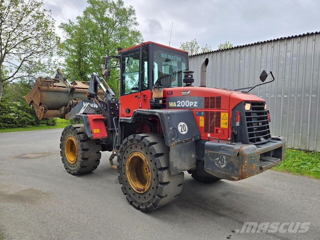 Komatsu WA200PZ-6 Naudoti ratiniai krautuvai