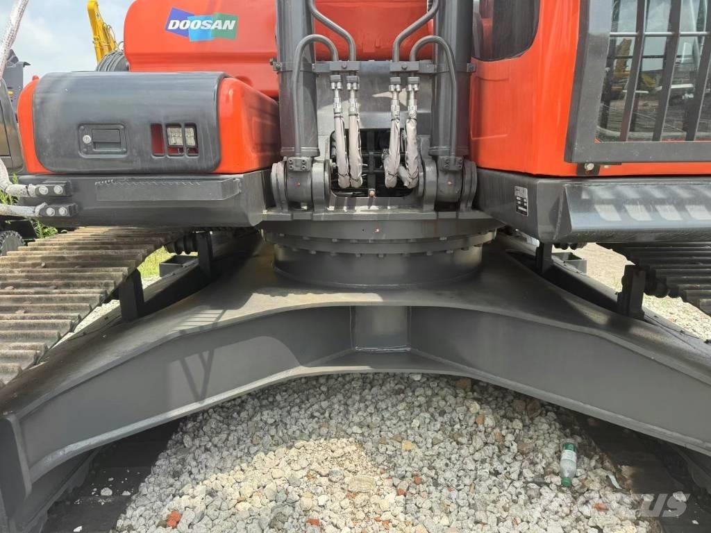 Doosan 300LC-9C Vikšriniai ekskavatoriai