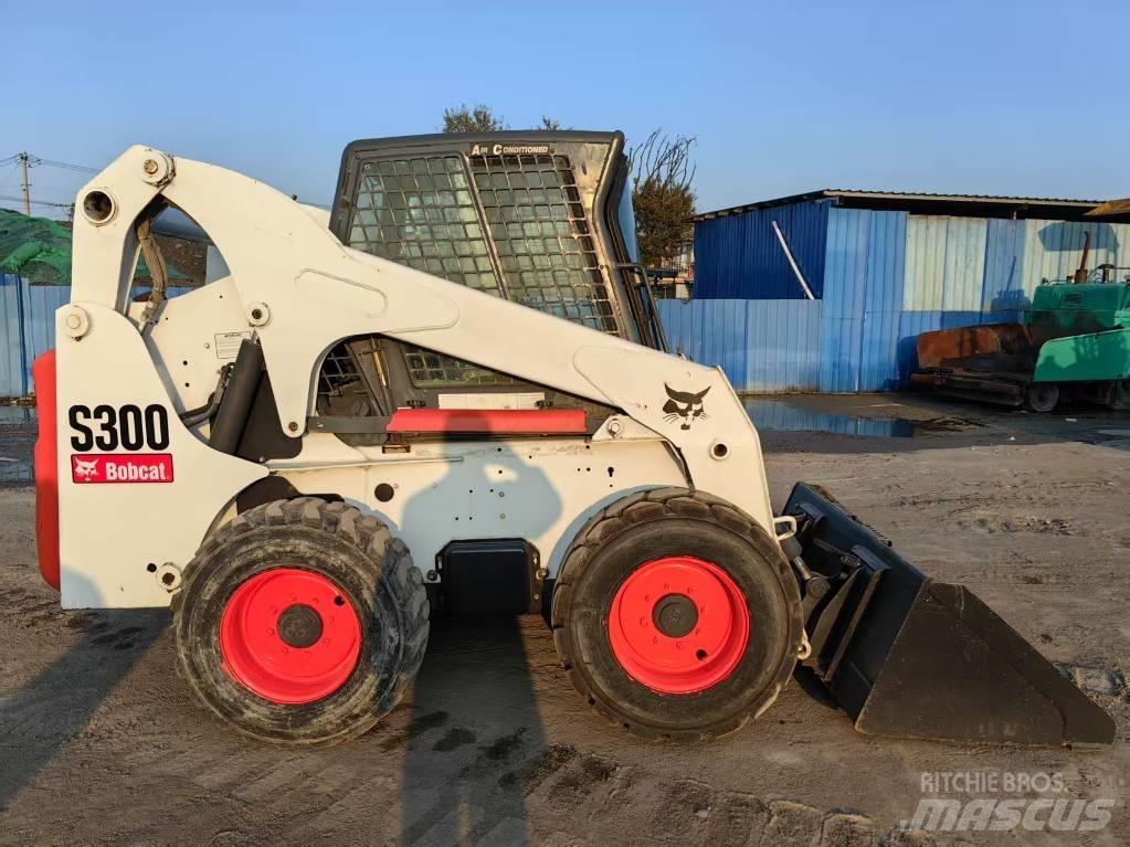 Bobcat S 300 Krautuvai su šoniniu pasukimu