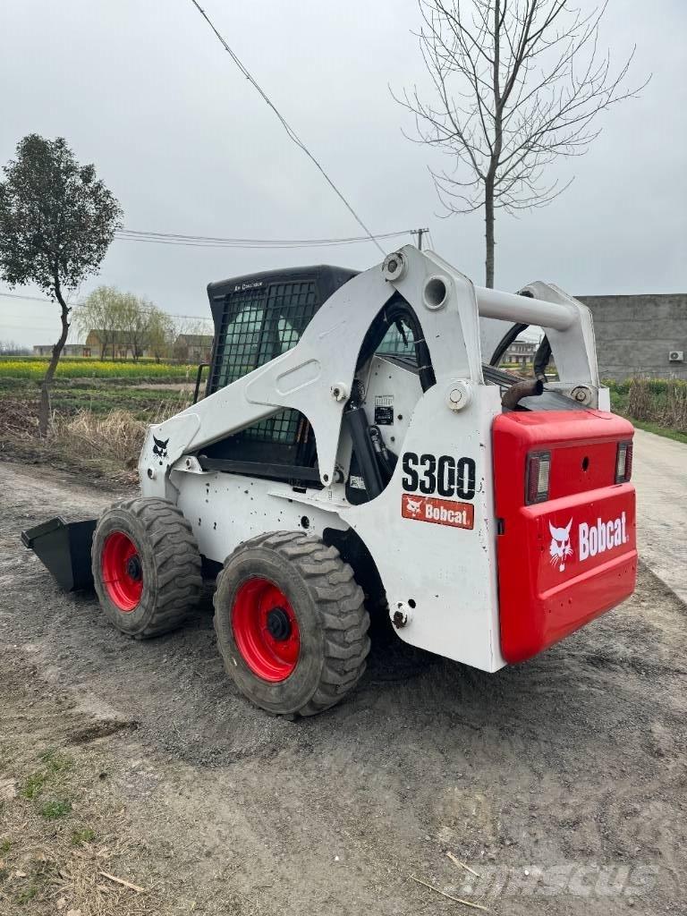 Bobcat S 300 Krautuvai su šoniniu pasukimu