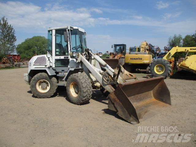Liebherr L 509 Naudoti ratiniai krautuvai