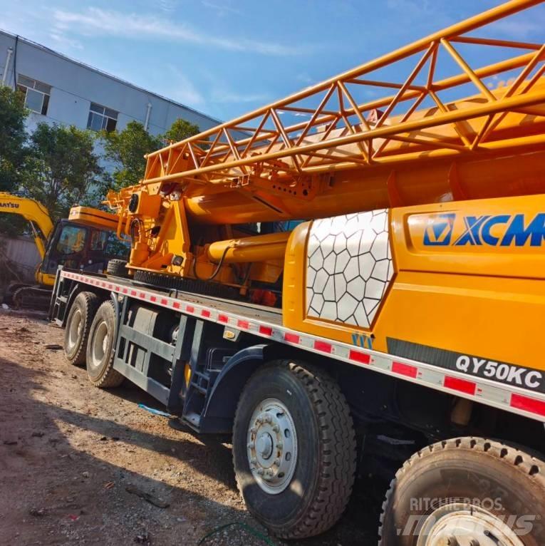 XCMG QY 50 K Neapdoroto reljefo kranai