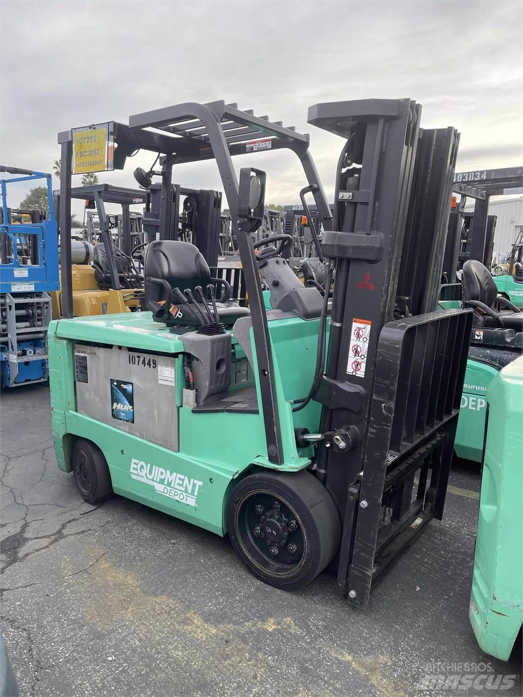 Mitsubishi FBC30N Elektriniai šakiniai krautuvai