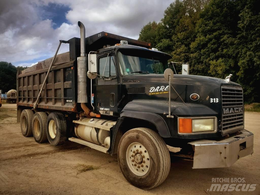 Mack CL713 Savivarčių priekabų vilkikai