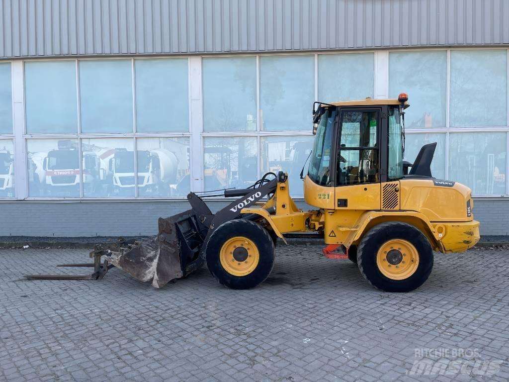 Volvo L 30 G  2017     CE Naudoti ratiniai krautuvai