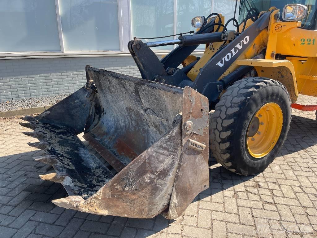 Volvo L 30 G  2017     CE Naudoti ratiniai krautuvai