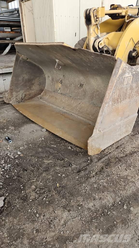 CAT 962 G Naudoti ratiniai krautuvai