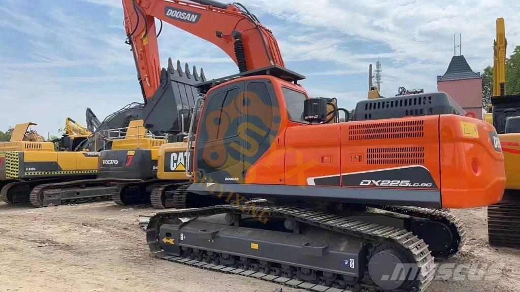 Doosan DX 225 LC Vikšriniai ekskavatoriai