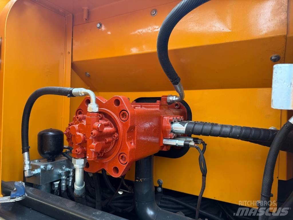 Hyundai 305LC-9T Vikšriniai ekskavatoriai