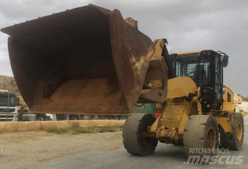 CAT 926M Naudoti ratiniai krautuvai