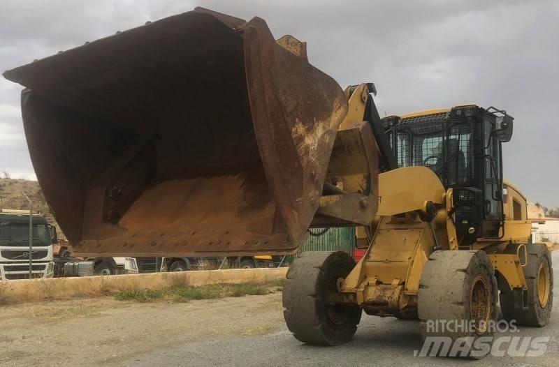 CAT 926M Naudoti ratiniai krautuvai