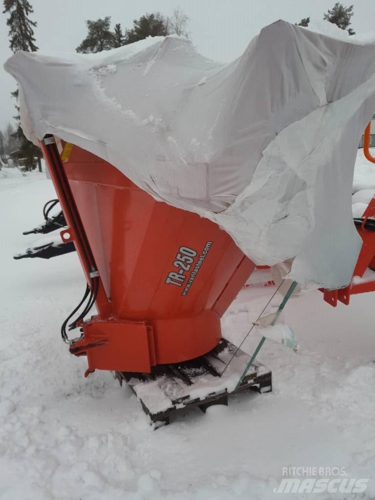 TR 250  HB Sniego pūstuvai