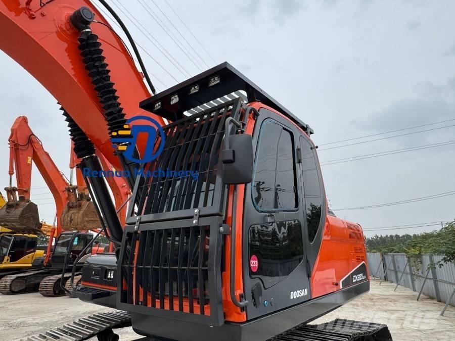 Doosan DX 225 LCA Vikšriniai ekskavatoriai