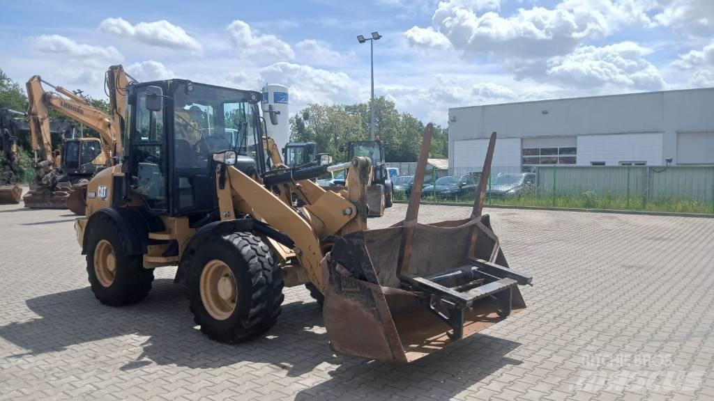 CAT 908 M Naudoti ratiniai krautuvai