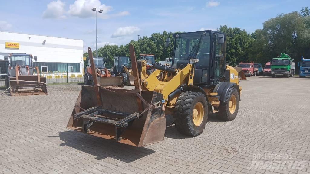 CAT 908 M Naudoti ratiniai krautuvai