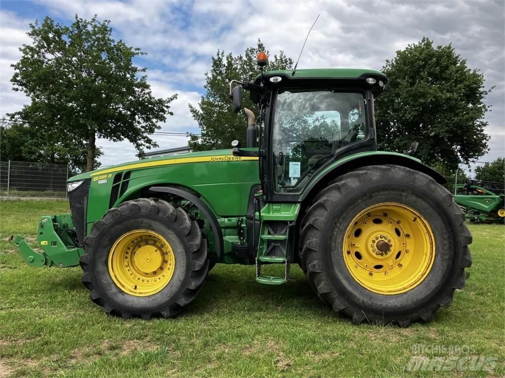 John Deere 8285R Traktoriai