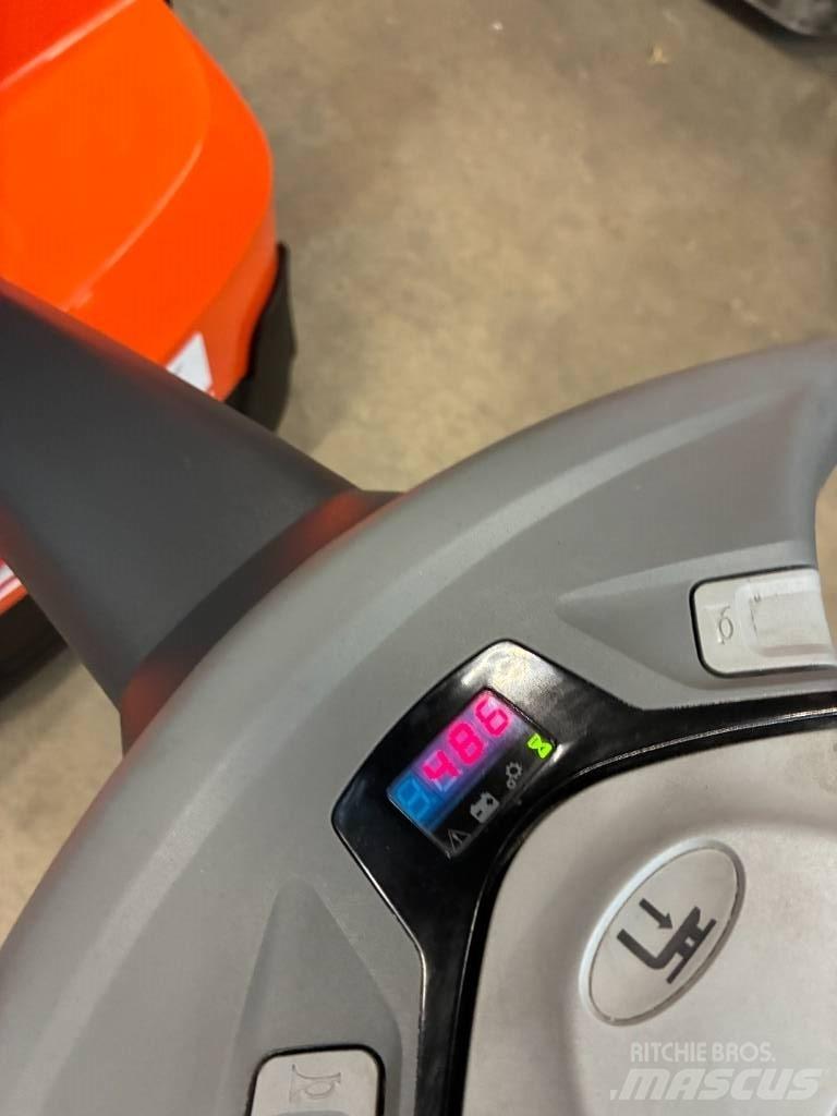 Toyota SWE120L Rankiniai vėžimėliai