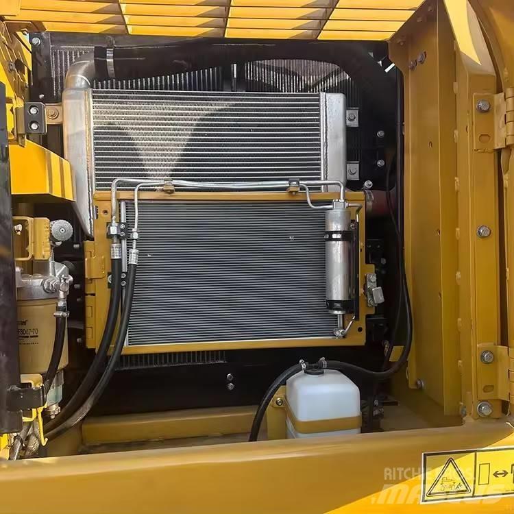 CAT 320 D2L Vikšriniai ekskavatoriai