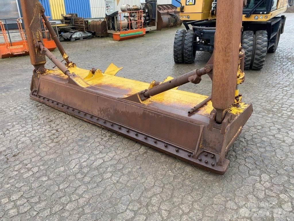 CAT D65 PX Peiliai