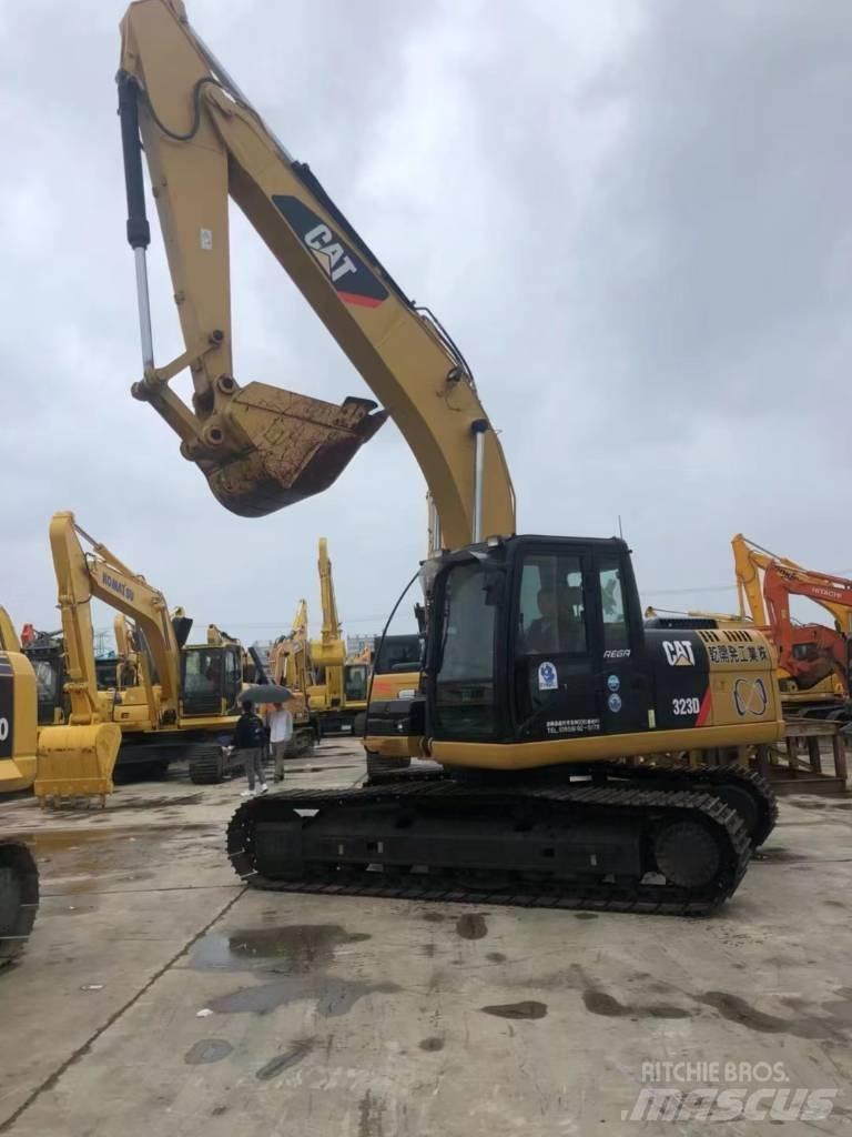 CAT 323 D Vikšriniai ekskavatoriai