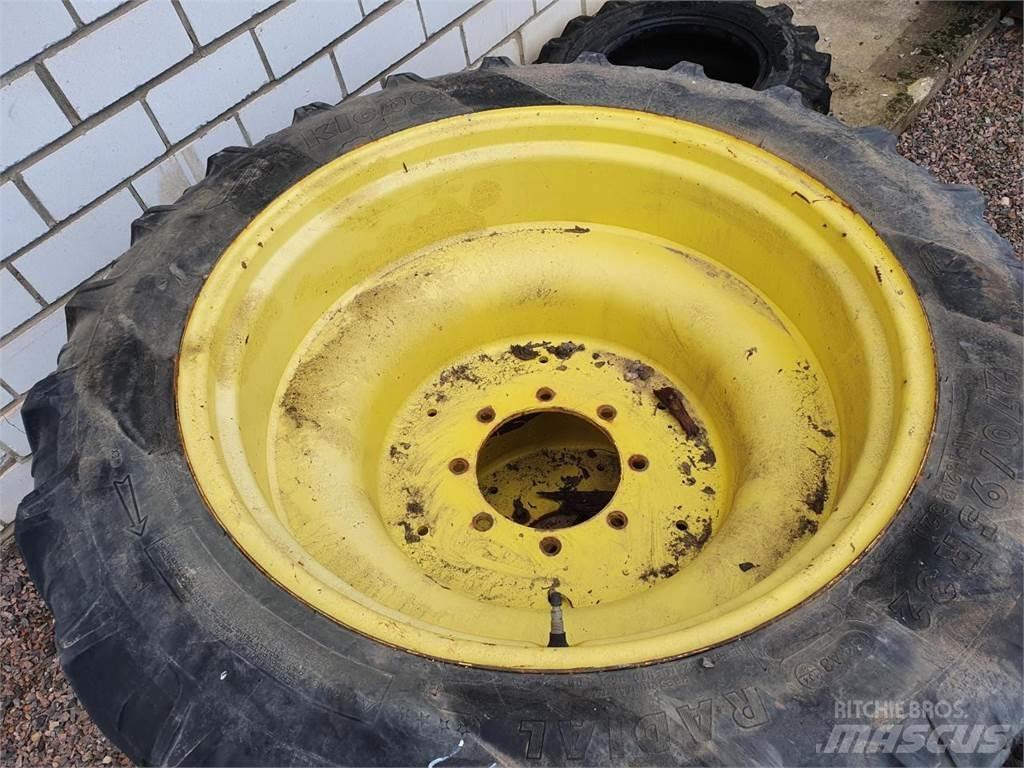 Kleber 270/95R32 Padangos, ratai ir ratlankiai