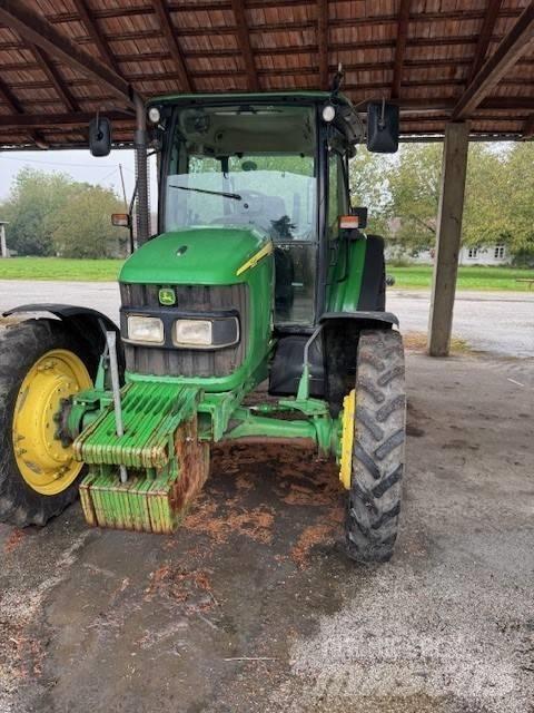 John Deere 5820 Traktoriai