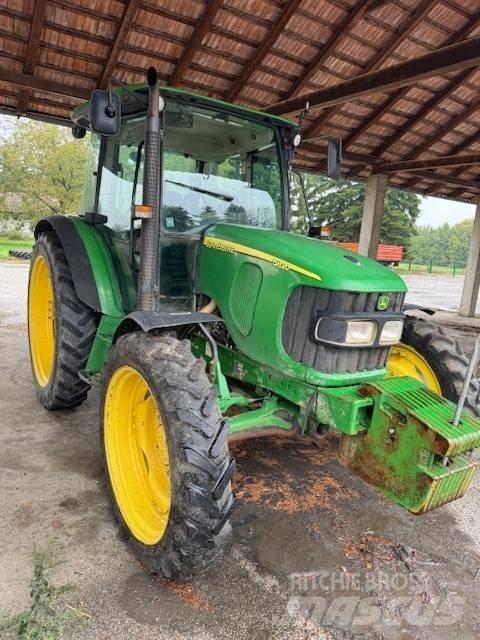 John Deere 5820 Traktoriai