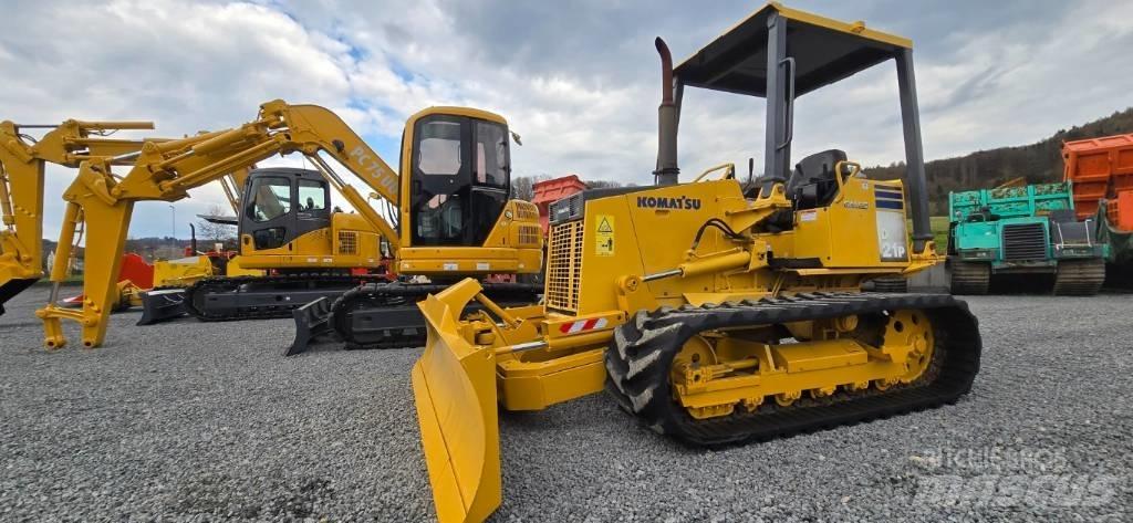 Komatsu D 21 P-8 Vikšriniai buldozeriai